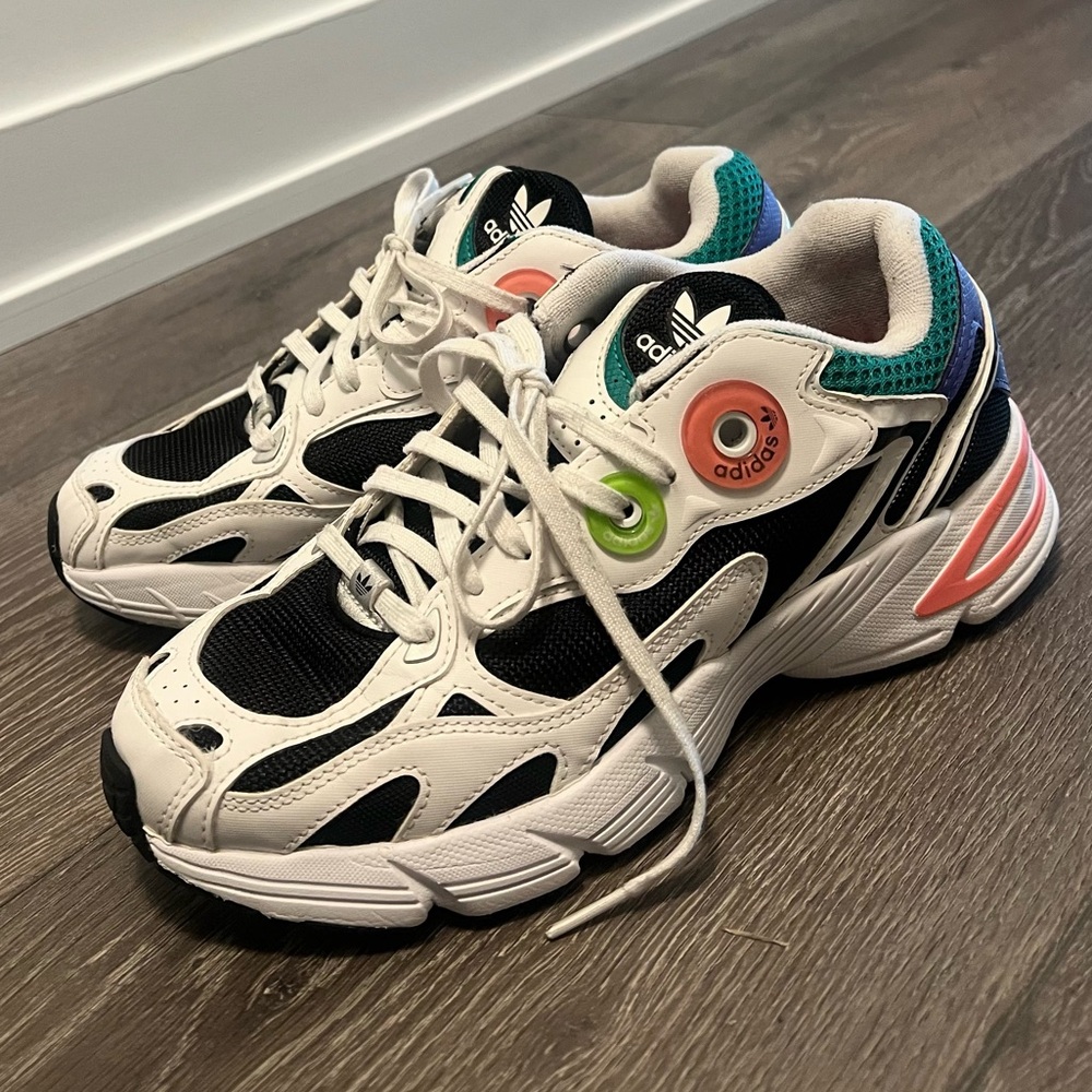 ADIDAS ORIGINALS WMNS ASTIR